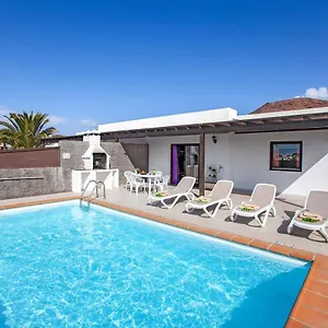 lucia-playa-blanca-lanzarote.in-canary-islands.com/